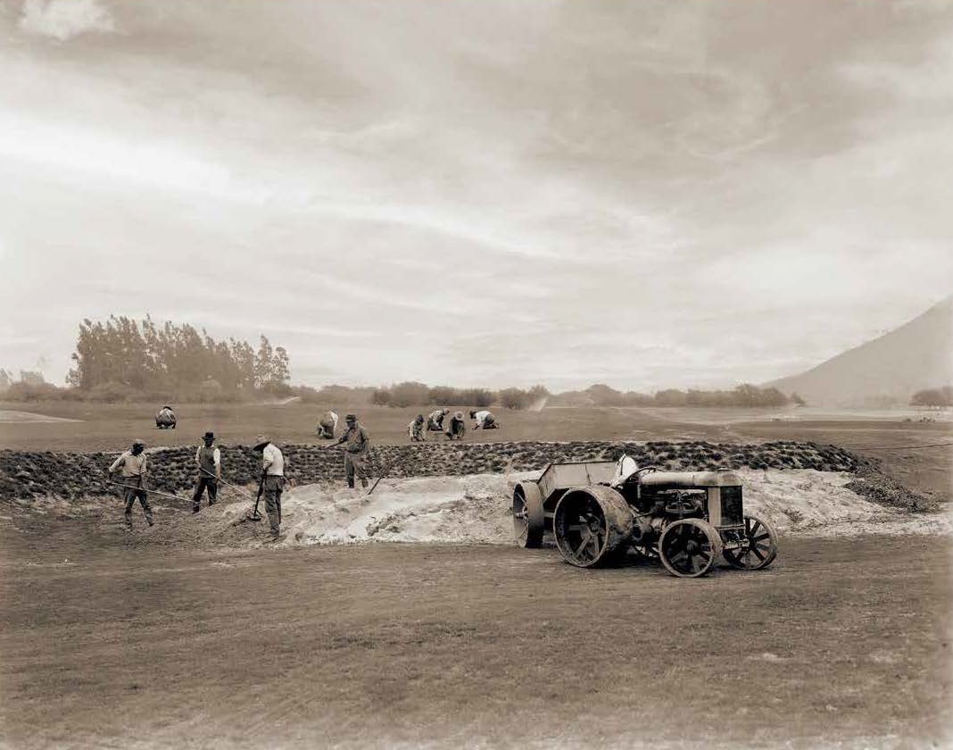 Historic photograph of bunker construction, 1925